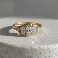VERAMOREST - Anillo Dorado Con Zirconias
