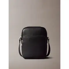 CALVIN KLEIN - Bolso negro cruzado pequeña