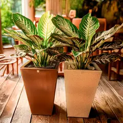 FORA DESIGN - Matera de plástico Gemello Lisa tamaño mediano color arena