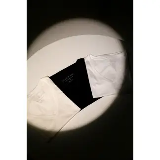 PEACE OF MIND - Básica Algodón Pima V-Neck Tee