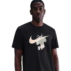 NIKE - Camiseta M Nsw Tee Iykyk Fs Hombre-Negro