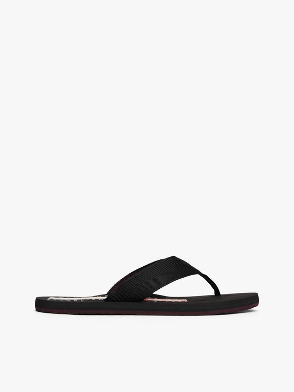Imagen de Sandalias negro con tiras de tejido trenzado