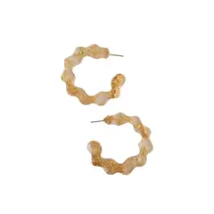 BY CAMI - Candongas Curve en Resina Pigmentada y Baño de Oro Dorado By Cami®