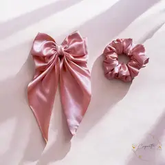 GENERICO - Pack Coquette Deluxe Moño + Scrunchie en Satín Premium Tono Rosado