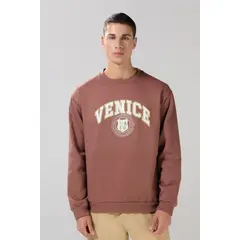 KOAJ - Buzo café medio cuello redondo con estampado college Hombre