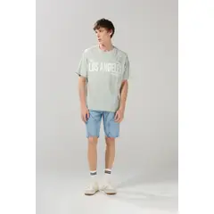 KOAJ - Bermuda cargo azul clara de jean con tiro bajo Hombre