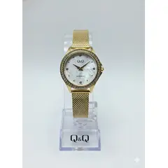 Q&Q - Reloj Original Dama Dorado con Bisel de Cristales y Malla Milanesa