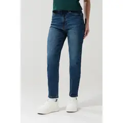 KOAJ - Jean azul oscuro mom con ligeros desgastes y tiro súper Mujer