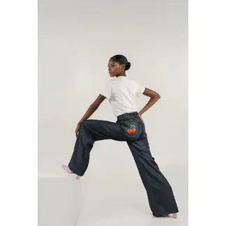 PINEAPPLES DON'T HAVE SLEEVES - Jeans con Bordados De Cerezas Pineapples