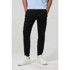 KOAJ - Pantalón unicolor jogger con cordón y bolsillos Hombre