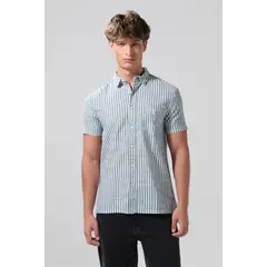 KOAJ - Camisa unicolor a rayas con cuello sport collar y bolsi Hombre