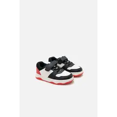 MIC - Tenis de blanco rojo y negro para niño.