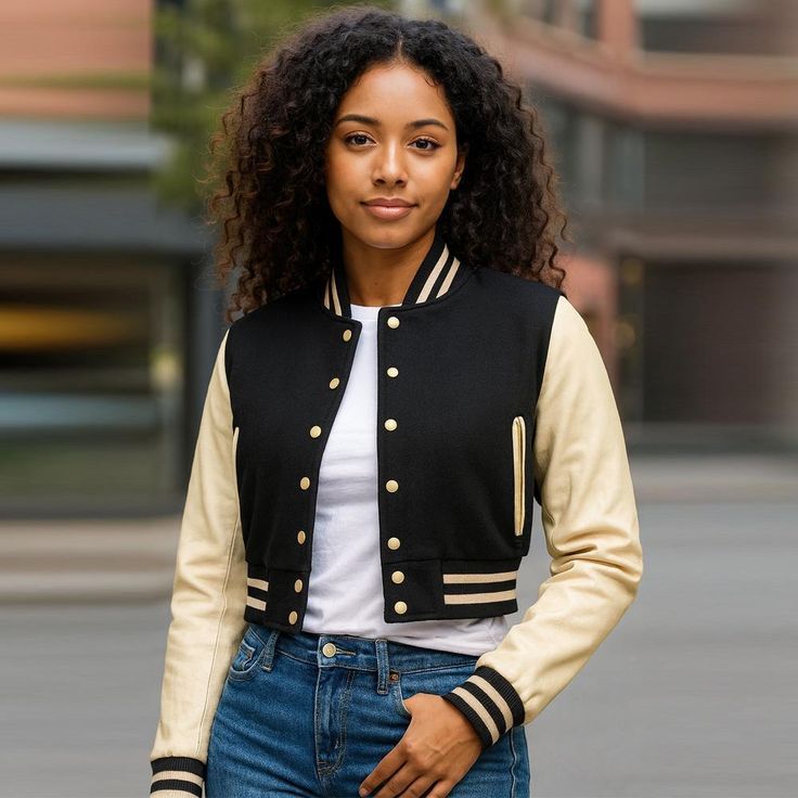 Imagen de Chaqueta mujer beisbolera negra corta con cuero sintetico