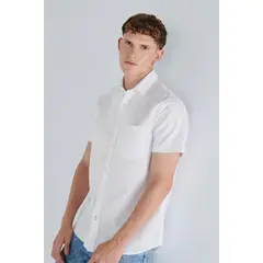 KOAJ - Camisa blanca con manga corta y cuello sport collar Hombre