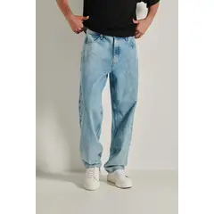 KOAJ - Jean carpintero tiro medio azul con bolsillos y bota a Hombre