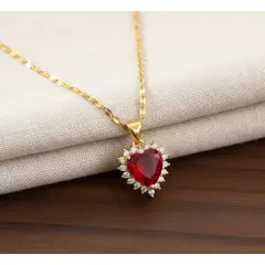STAINLESS STEEL - Collar Cadena Con Dije Corazon Rojo Esmeralda Con Circon En Acero Inoxidable