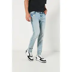 KOAJ - Jean tiro bajo skinny azul claro ajustado con rotos Hombre