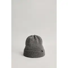 KOAJ - Gorro unicolor tejido con marquilla y doblez sencillo Hombre
