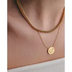 LUNAMAR - Collar Curve Oro Acero Inoxidable