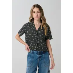 KOAJ - Blusa en satín unicolor estampada con manga corta Mujer