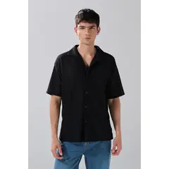 KOAJ - Camisa unicolor con cuello resort y figuras estampadas Hombre