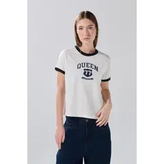 KOAJ - Camiseta crema college con cuello redondo y contrastes Mujer