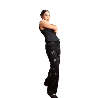 LOCAL ATELIER - Jean recto, tela negra con estrellas bordadas en blanco