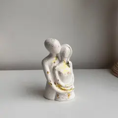 DECORACIONES ALE Y GABY - Adorno Decorativo Abrazo dorado 9x9cms