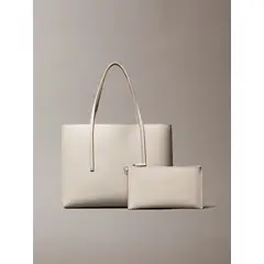 CALVIN KLEIN - Bolso beige tote pequeño con logo en lámina metálica