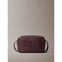 CALVIN KLEIN - Bolso marrón cruzado con logo monograma grabado