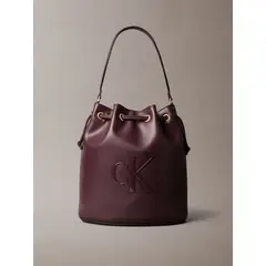 CALVIN KLEIN - Bolso marrón saco con logo monograma grabado
