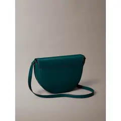 CALVIN KLEIN - Bolso azul saddle con monograma grabado