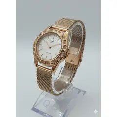 Q&Q - Reloj para Dama - Oro Rosa con Dial Blanco y Pulso de Acero