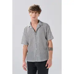 KOAJ - Camisa cuello resort blanca con rayas negras y botones Hombre