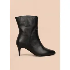 COSMOS - Bota en cuero color negro con punta fina y tacón delgado 106163