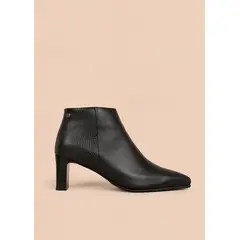 COSMOS - Botines en cuero color negro con textura croco 105962