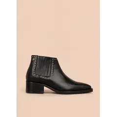 COSMOS - Botines en cuero color negro con taches 105957