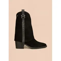 COSMOS - Bota en cuero color negro con hebilla y taches decorativos 105951