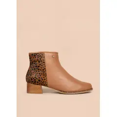 COSMOS - Botines en cuero color miel con animal print 105726.