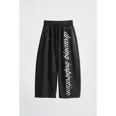 KOAJ - Pantalón jogger bota ancha negro con estampado localiza Mujer