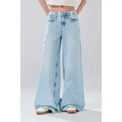 KOAJ - Jean palazzo azul claro con bota ancha y moño decorativ Mujer