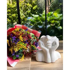 GENERICO - Jarron en Ceramica con arreglo de flores preservadas