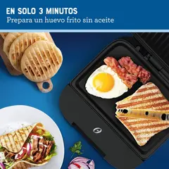 OSTER - Sandwichera CKSTSM400 Platos Hondos 750W Antiadherente Compacta Negra