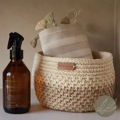 DISTRIHOGAR - Set Canasto: DH Signature by Tallo de Olivo Toalla de Manos y Perfume Linos