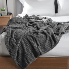 DISTRIHOGAR - Cobija Flannel Fleece 250 gr Ribbed Gris 220 x 220 Cm