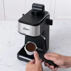 OSTER - Cafetera Oster, Espresso y Cappuccino,4 Tazas, Jarra de Vidrio, Tubo de Vapor para Espumar la Leche