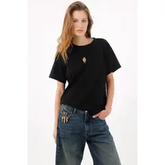 TENNIS - Camiseta fit relajado con mini bordado central en algodón negro para mujer