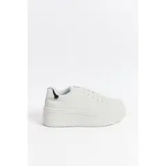 KOAJ - Tenis urbanos en color crema con contraste kaki y plata Mujer