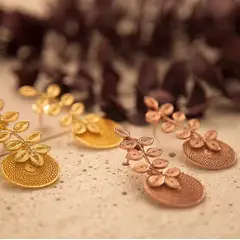 AMORINO JEWELRY - Aretes Monociclo Filigrana en Plata ley 925 con Baño de Oro de 24 kt de 5 Micras