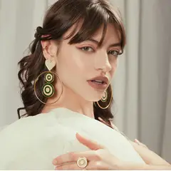 AMORINO JEWELRY - Aretes Circus con Baño de Oro de 24 kt de 5 Micras